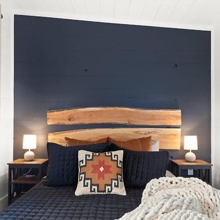 Charming & Freshly Restored Farmhouse 1 Mile From Center Of Stowe Bagian luar foto
