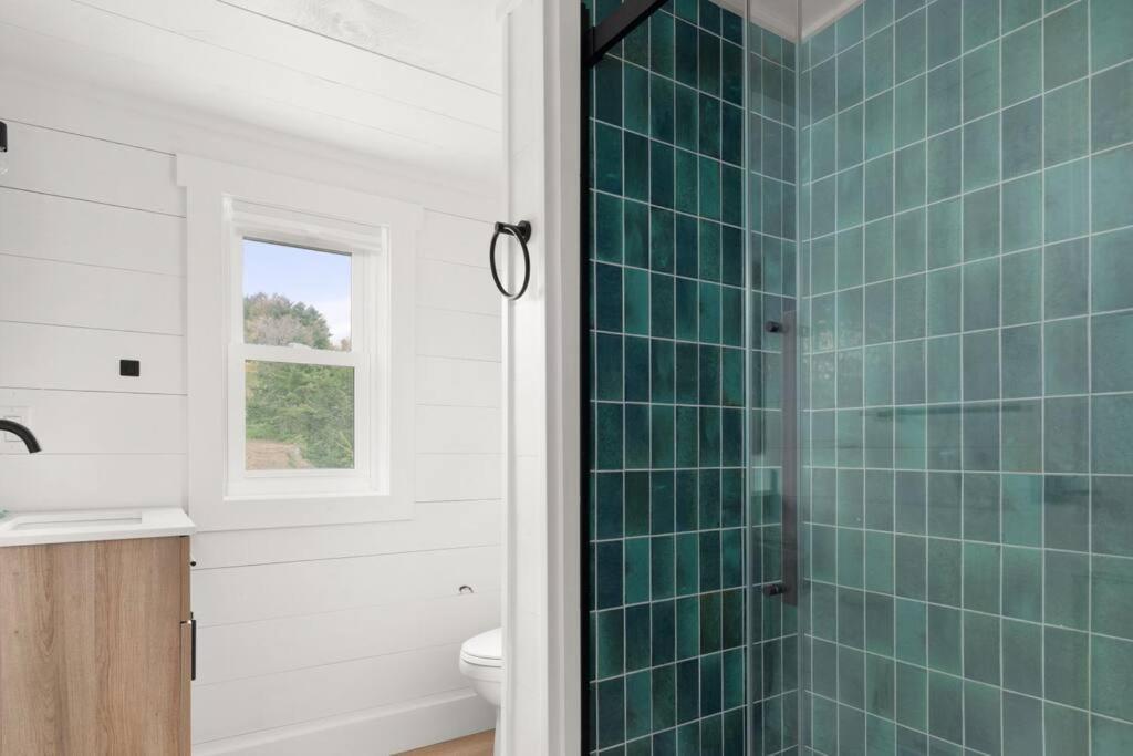 Charming & Freshly Restored Farmhouse 1 Mile From Center Of Stowe Bagian luar foto