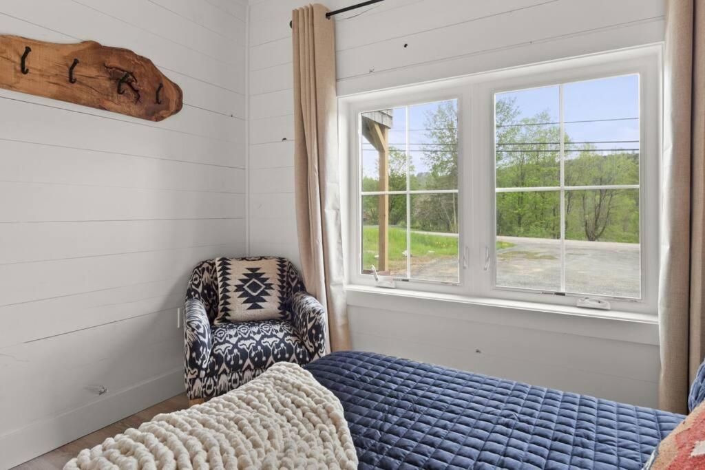 Charming & Freshly Restored Farmhouse 1 Mile From Center Of Stowe Bagian luar foto